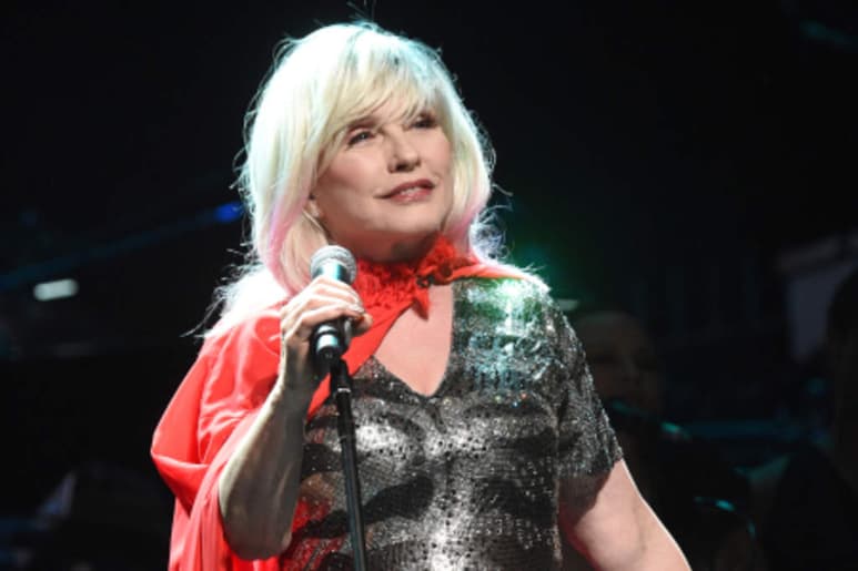'Me gusta ver que he conseguido más cosas en la vida de lo que se esperaba de mí', escribe Debbie Harry en De cara (Face it), la asombrosa autobiografía de una de las artistas femeninas más rutilantes y carismáticas del rock internacional como mimbre fundamental de Blondie. (ESPECIAL)