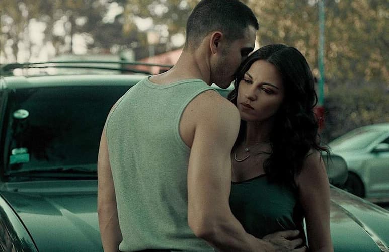 Maite Perroni disfruta de una nueva madurez como la abogada 'Alma Solares', una madre de familia y profesora universitaria de mediana edad, protagonista de la nueva serie de Netflix Oscuro deseo. (INSTAGRAM) 