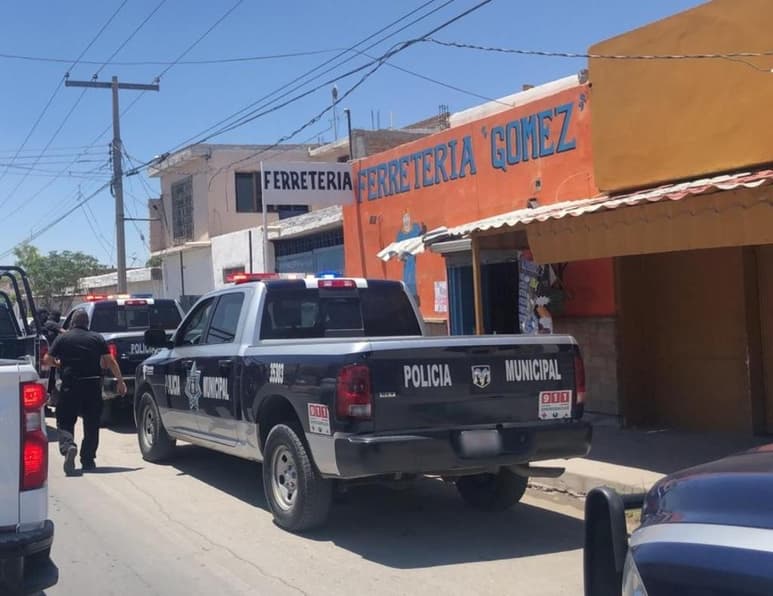 Los elementos iniciaron la persecución del hombre, que brincaba de una a otra azotea de las viviendas hasta que finalmente lograron detenerlo al interior de una de las viviendas del a colonia Lázaro Cárdenas.
(EL SIGLO DE TORREÓN)