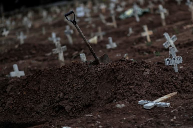 Los contagios se redujeron. Tan solo en Río de Janeiro el promedio diario de casos cayó en un 21 %. (EFE)