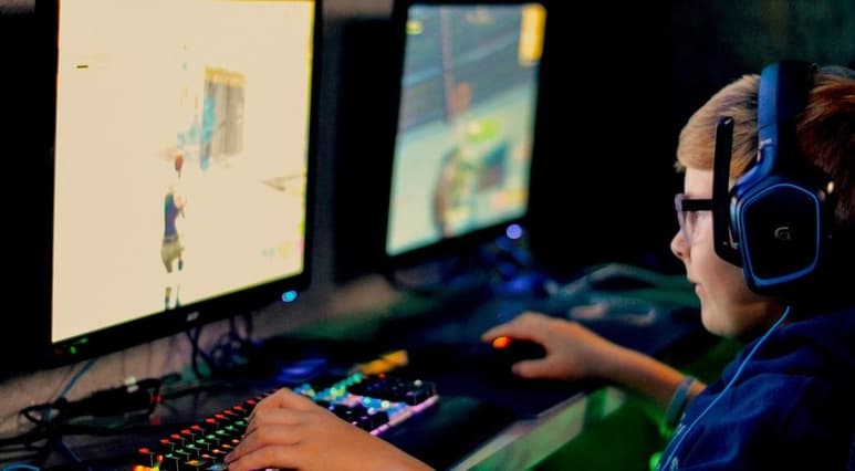 Por la pandemia el joven se aisló en su casa, encerrándose en su cuarto para dedicarse a los videojuegos (ESPECIAL)
