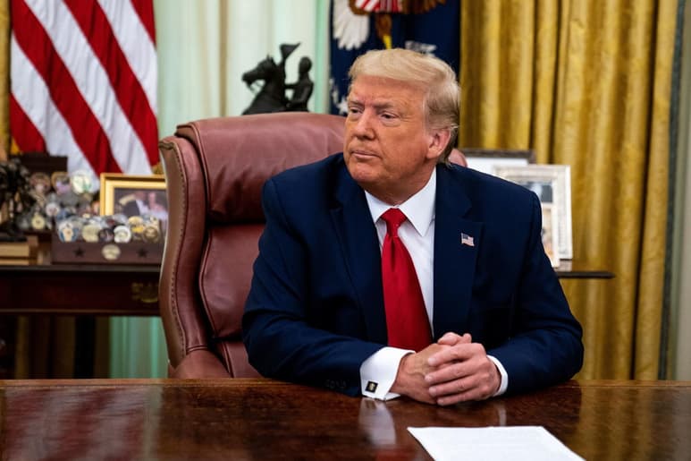 El presidente de EUA, Donald Trump, planea seguir bloqueando el acceso de la Fiscalía de Manhattan (Nueva York) a sus declaraciones de impuestos pese a una reciente decisión del Tribunal Supremo que dio la razón a esta autoridad para reclamárselos. (EFE) 