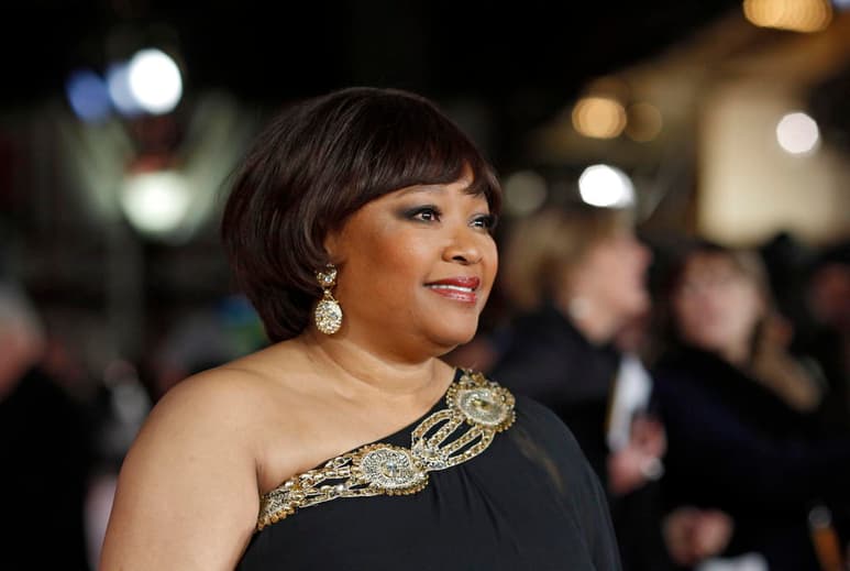 Zindzi Mandela, la hija menor del Nobel de la paz Nelson Mandela, había dado positivo por COVID-19 antes de fallecer el pasado lunes, según ha confirmado hoy su familia, que no obstante aún está a la espera de los resultados de la autopsia para acreditar exactamente la causa de la muerte. (ARCHIVO)