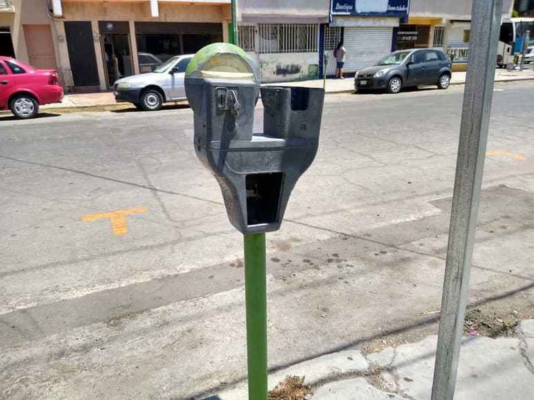 La actual Administración municipal recibió alrededor de 170 parquímetros que presentan fallas, apagados o desprogramados.