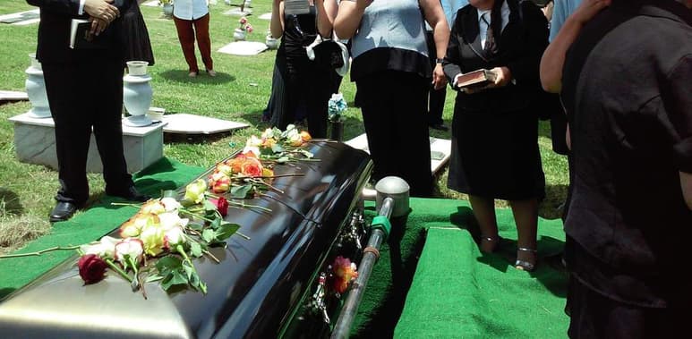Uno de los procesos más difíciles que muchas familias han tenido que atravesar durante la pandemia es la pérdida de un ser querido, y los estragos y limitaciones que vienen con ello. 
(ESPECIAL)