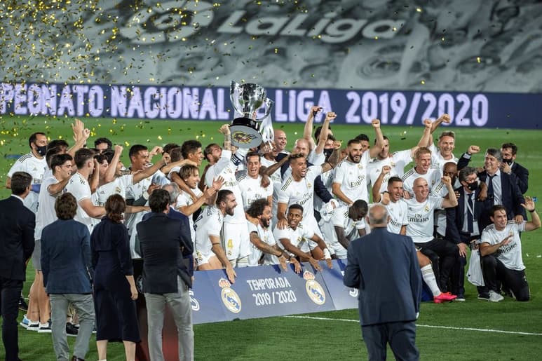 Ante un estadio vacío, los jugadores Merengues gozaron de la obtención de una nueva corona. (EFE)