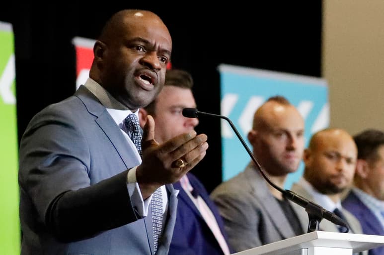 DeMaurice Smith, director ejecutivo de la asociación de jugadores de la NFL, está en negociaciones, a pocos días de iniciar la temporada. (AP)