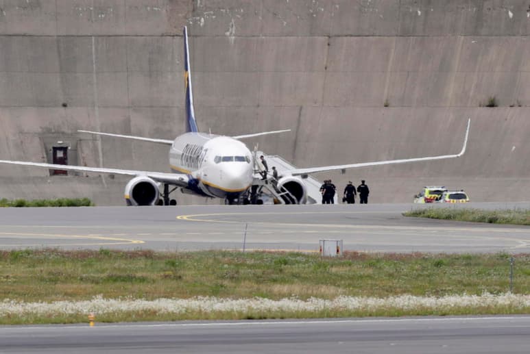 Un ciudadano británico de 51 años fue detenido hoy por amenaza de bomba durante un vuelo de la aerolínea de bajo coste Ryanair entre Londres y Oslo, que aterrizó sin problemas en el aeropuerto de la capital noruega. (EFE)