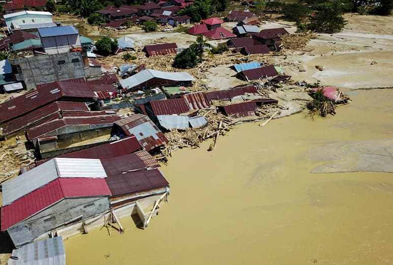 La cifra de fallecidos a causa de inundaciones súbitas en la provincia indonesia de Célebes del Norte aumentó el viernes a 36, informaron las autoridades. El número de personas reportadas desaparecidas subió a 66. (ARCHIVO)