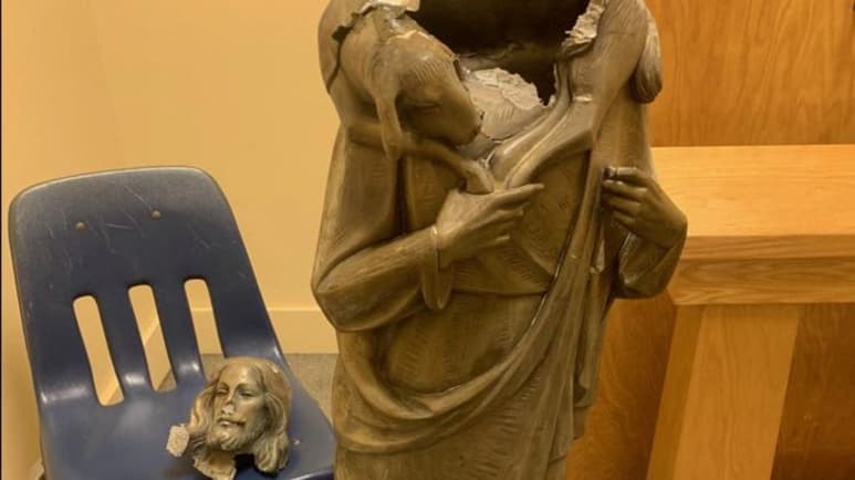 Alguien decapitó una estatua de Jesucristo en el patio de una iglesia en el sur de Florida, un acto de vandalismo que investiga la policía de Miami-Dade y el Departamento de Seguridad Nacional. (ESPECIAL)