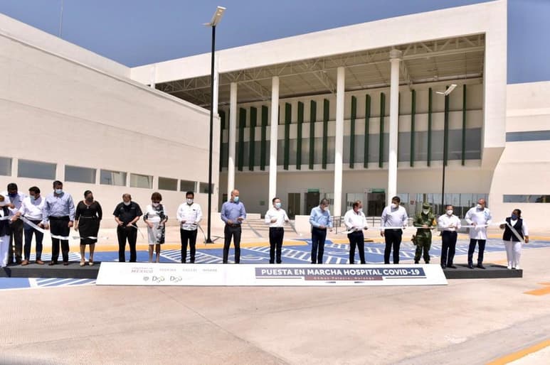 José R. Aispuro Torres, y el gobernador de Coahuila, Miguel Ángel Riquelme Solís, en conjunto con Juan Antonio Ferrer Aguilar, director del Instituto Nacional de Salud para el Bienestar (Insabi) presidieron este evento donde se cortó el listón que simboliza la apertura del nosocomio. (ERICK SOTOMAYOR)