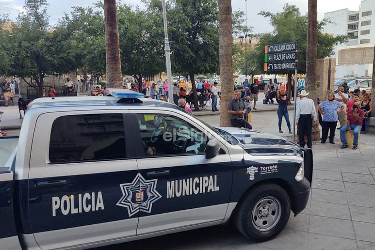 Autoridades municipales cancelaron un baile que se realizaba en la Plaza de Armas en el que asistieron al menos 200 personas, la mayoría personas de la tercera edad. La medida causó reclamos y rechiflas, pues afirmaban tener derecho a un momento de distracción. (ARCHIVO)