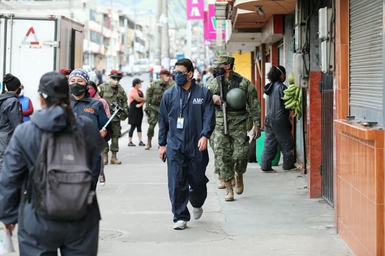 La cifra de positivos por COVID-19 en Ecuador ascendió este lunes a 74,620, lo que representa 607 nuevos casos con respecto a la víspera, mientras que los fallecidos oficiales suman 5,318 y los probables 3,379. (ARCHIVO) 