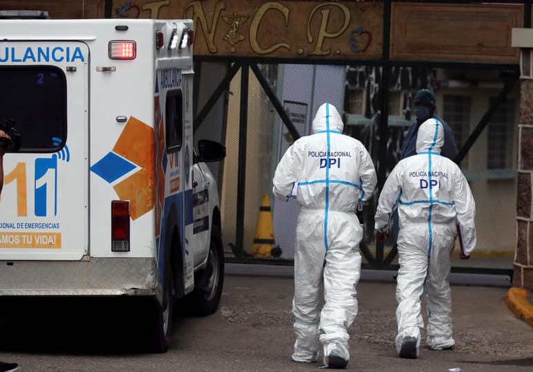 Honduras se acerca a los 34,000 casos y 900 muertos por la COVID-19 con dudas sobre cuándo alcanzará el pico de la pandemia, mientras su sistema de salud está próximo al colapso por la creciente demanda de camas en los hospitales. (ARCHIVO)