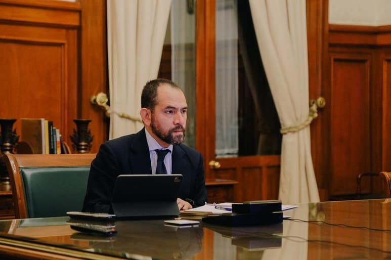 El uso del tapabocas será un elemento importante para lograr el éxito de la reactivación de la economía mexicana, dijo el secretario de Hacienda, Arturo Herrera. (ARCHIVO)