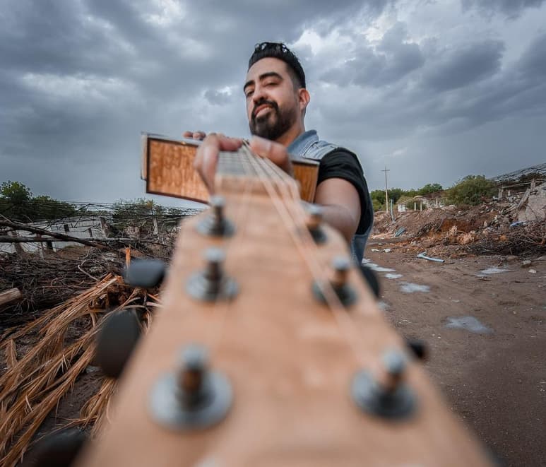 El cantante, Iván Black, le ha sacado provechó a la contingencia; alista un nuevo disco y pronto se escuchará en voz de Julión Álvarez un tema que le compuso.