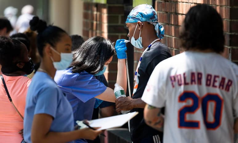Nueva York anunció ayer los nombres de diez nuevos estados de Estados Unidos cuyos residentes deberán cumplir una cuarentena de catorce días si visitan la región de Nueva York, debido al alto número de contagios que se están registrando en ellos. (ARCHIVO)
