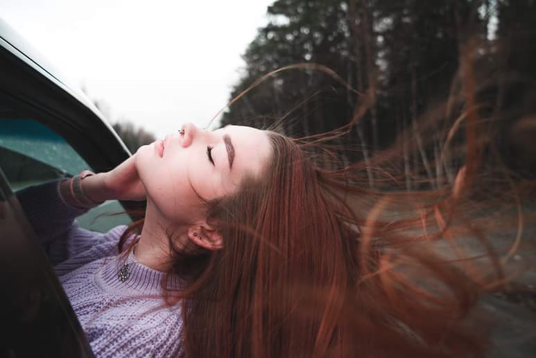 El cepillo o peine de utilices puede ser tu mejor aliado o el causante la pérdida de tu cabello. Según los expertos debes tomar en cuenta la forma, largo y textura. (ESPECIAL)