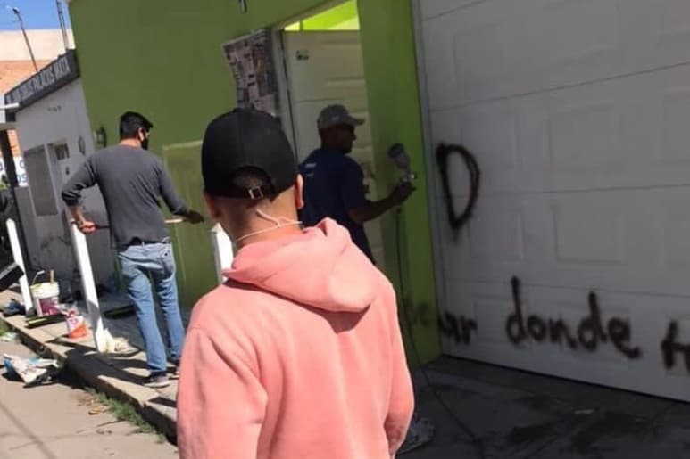 Las acciones de los duranguenses han sido aplaudidas en redes sociales, gracias a la solidaridad que mostraron a la enfermera afectada (REDES SOCIALES)