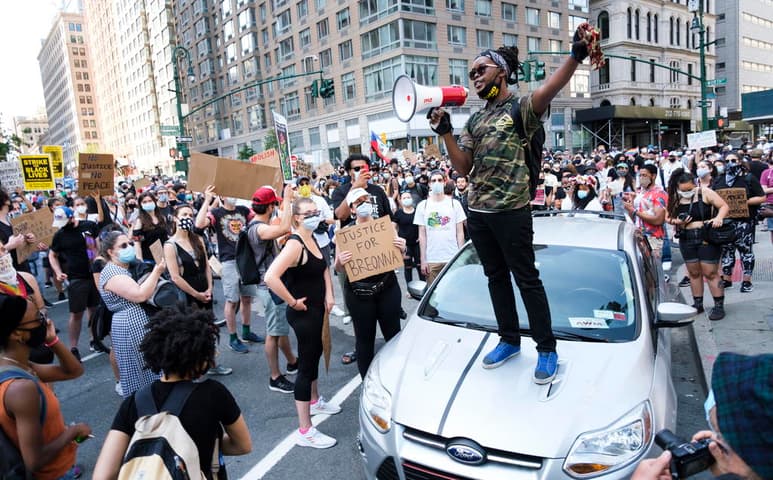 El alcalde de Nueva York, Bill de Blasio, advirtió este miércoles que acudirá a los tribunales si el Gobierno de Donald Trump envía agentes federales a la ciudad, como ha hecho en Portland (Oregón) en respuesta a las protestas contra el racismo y la violencia policial. (ARCHIVO)