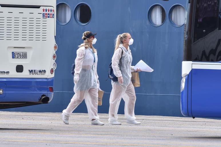 Cientos de personas abandonaron este jueves la isla de Gran Bahama, epicentro de la pandemia de la COVID-19 en el archipiélago atlántico de las Bahamas, donde el coronavirus se ha cobrado hasta el momento 11 muertes y registrado 219 contagios. (ARCHIVO)