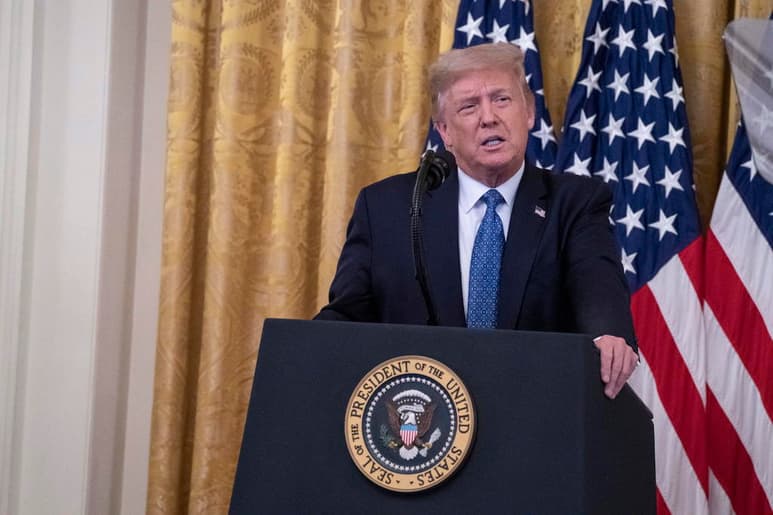 El presidente Donald Trump anunció que enviará agentes federales a Chicago y Albuquerque, Nuevo México, para luchar contra la delincuencia, intensificando su intervención en las policías locales en medio de una campaña reeleccionista en que se proyecta como el candidato de “ley y orden”. (ARCHIVO)