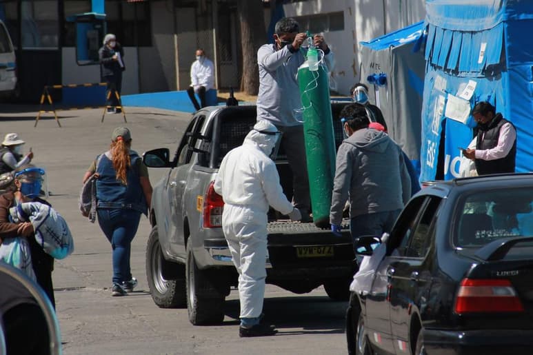 La Comisión Federal de Competencia Económica de México indicó el jueves que está examinando posibles prácticas monopólicas y de manipulación de precios para el oxígeno médico, después de que algunas farmacias reportaron un alza en los precios y dificultades para obtener tanques y rellenarlos. (ARCHIVO)