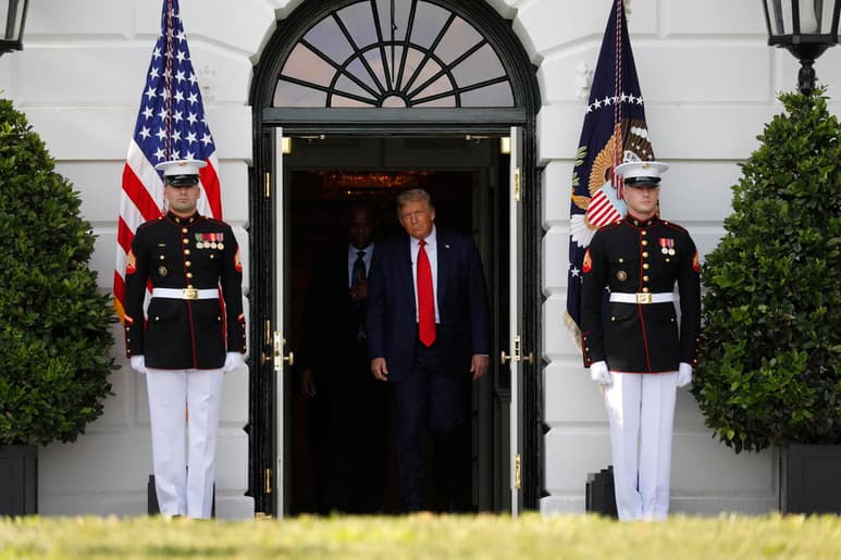 Donald Trump señaló que lo habló con su equipo y reconocieron que no era momento para el evento. (ARCHIVO)