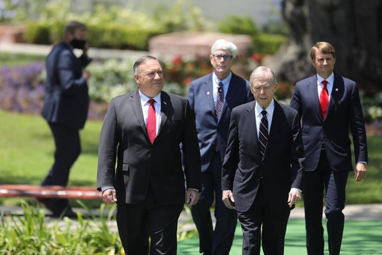 En la imagen se muestra Mike Pompeo, secretario de Estado en EUA, antes de brindar un informe sobre el operativo. (ARCHIVO)