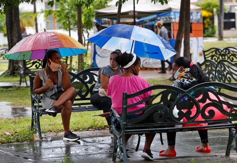 Cuba reportó este viernes tres nuevos contagios de coronavirus, uno de ellos importado, a la vez que cumple doce días sin contabilizar fallecidos por la enfermedad. (ARCHIVO)