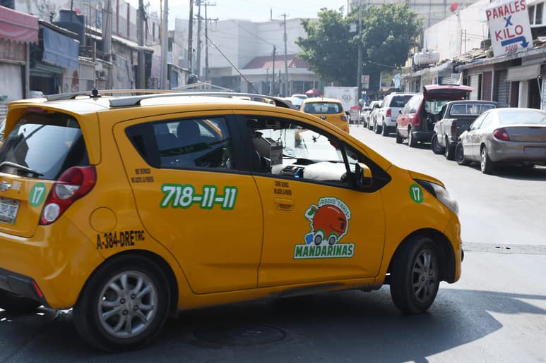 Guardado también indicó que se tiene la indicación de evitar llevar más de dos pasajeros en un solo vehículo, por lo que piden la colaboración de la ciudadanía para que se facilite la dinámica de interacción con el transporte público en medio de la pandemia.
(ARCHIVO)