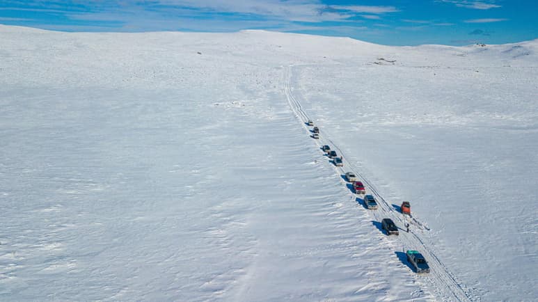 Las intensas nevadas también llevaron al cierre, por parte de Vialidad Nacional, de varios tramos de las rutas nacionales 22, 40 y 227 en la provincia de Neuquén.
(EFE)