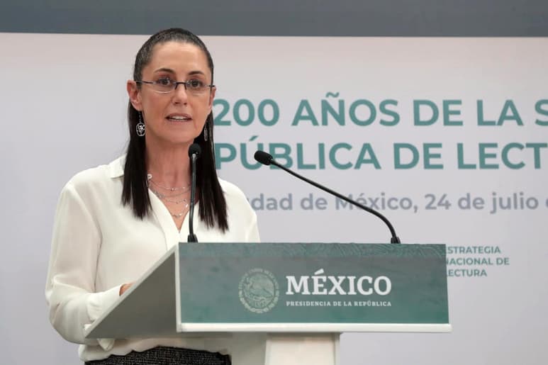 La jefa de gobierno de la Ciudad de México, Claudia Sheinbaum Pardo, dijo que no le extraña que algunos legisladores hayan sido sobornados por el extitular de Pemex, Emilio Lozoya, para aprobar la Reforma Energética en la administración pasada, como lo expuso Carlos Loret de Mola en el texto 'Las cajas fuertes de Lozoya'. (ARCHIVO)