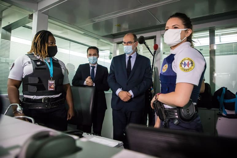 Autoridades en Francia realizan una inspección sobre el aeropuerto para evaluar los protocolos de atención.