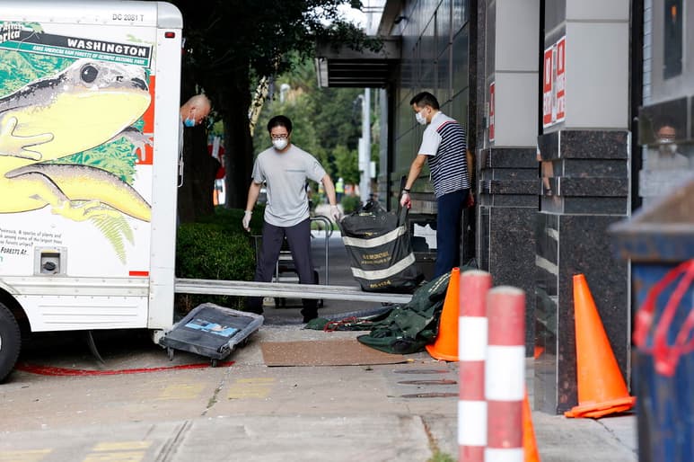 El ministerio de Relaciones Exteriores de China se quejó de que funcionarios policiales estadounidenses ingresaron indebidamente a su consulado en Houston. (EFE)