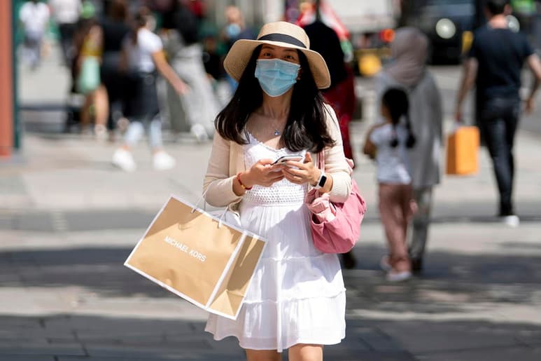 Las muertes por COVID-19 en el Reino Unido asciendieron oficialmente este domingo a 45,752, tras sumar 14 en 24 horas, con lo que el país se mantiene como primero de Europa y tercero del mundo más afectado por la pandemia. (ARCHIVO)