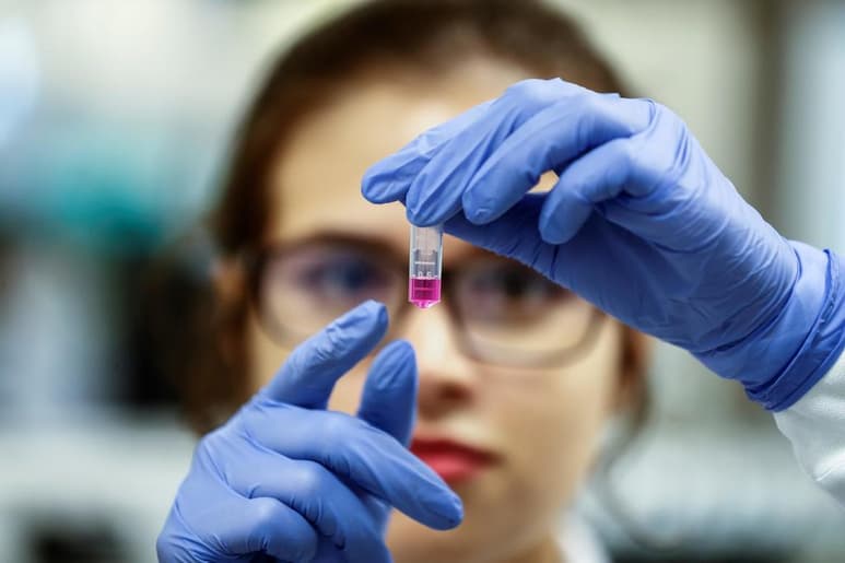 En esta fase, 30 mil participantes recibirán aleatoriamente una dosis de 100 microgramos del fármaco o una dosis de placebo. (EFE)