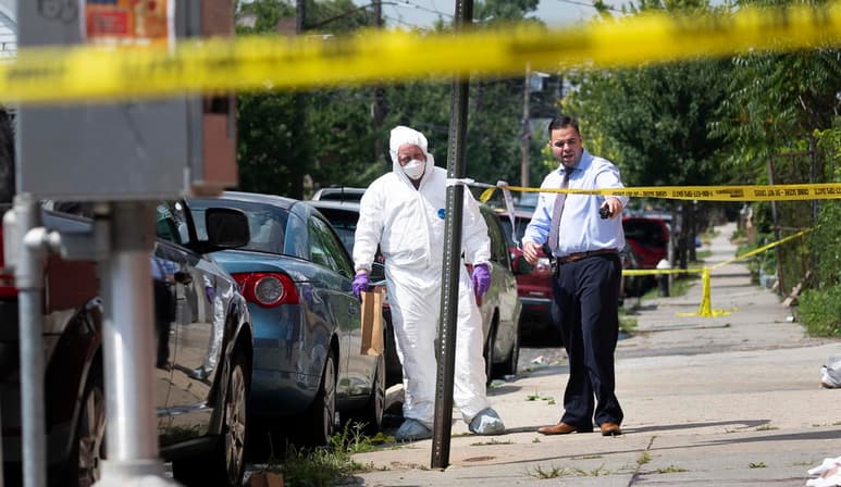 Nueva York registró este domingo siete homicidios en medio de la creciente violencia en sus calles, donde los tiroteos aumentaron la semana pasada un 176 % con respecto al mismo periodo del pasado año. (ARCHIVO)