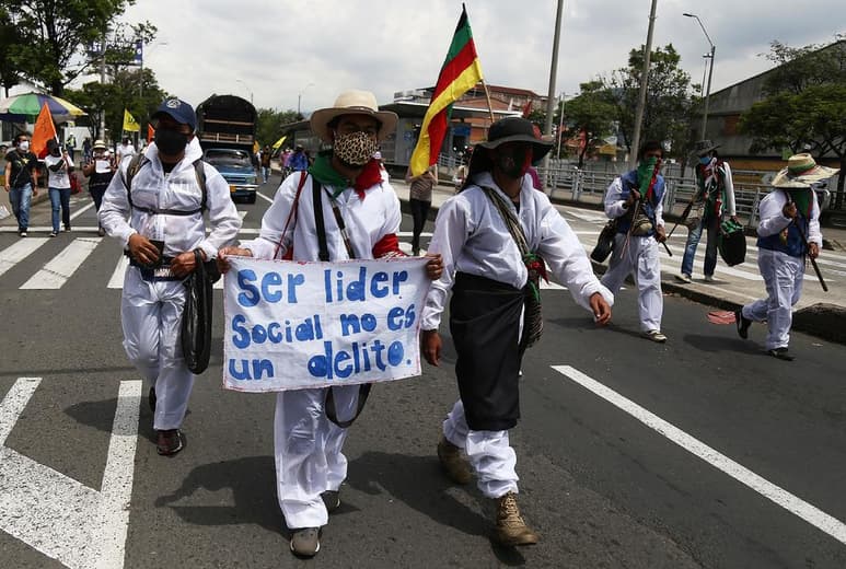 Casi 1,000 líderes sociales y defensores de derechos humanos han sido asesinados luego del acuerdo de paz firmado en 2016 entre la antigua guerrilla FARC y el Gobierno colombiano, según un informe divulgado este lunes por tres organizaciones civiles del país. (ARCHIVO)