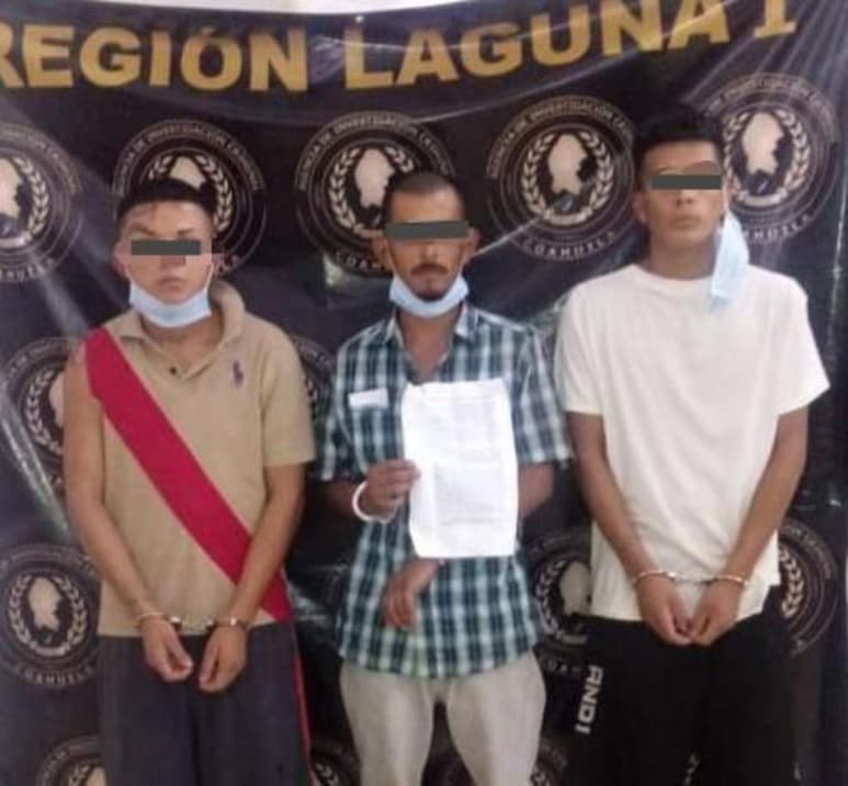 Elementos de la Agencia de Investigación Criminal (AIC) de la Fiscalía General del Estado de coahuila (FGEC), de la Delegación Laguna I, realizaron en Torreón la detención de tres hombres buscados en Nueva Rosita Coahuila, por abrir fuego contra agentes de seguridad y una unidad oficial. (EL SIGLO DE TORREÓN)