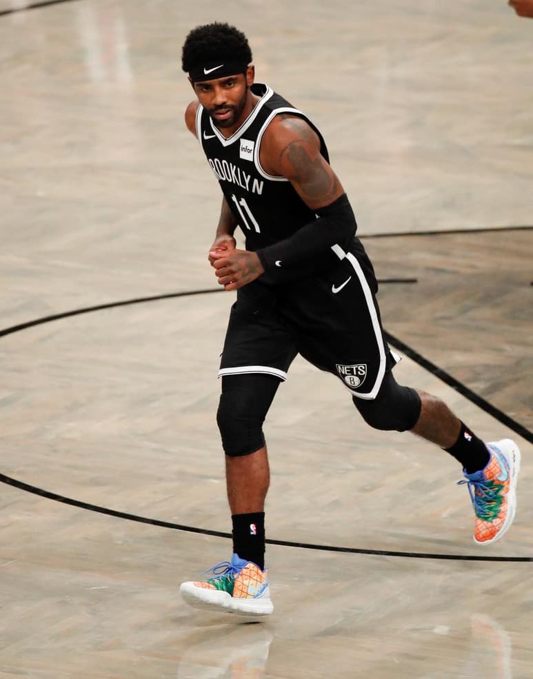 Kyrie Irving apoya a las jugadoras de la WNBA que decidieron no jugar la temporada debido a la pandemia, entre otros motivos. (ARCHIVO)