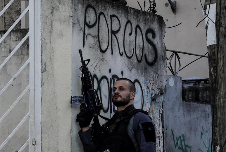 Más de 1,000 policías salieron a las calles de Brasil este martes en una operación conjunta contra una célula del Primer Comando de la Capital (PCC), la mayor organización criminal del país y que controla las actividades delictivas desde el interior de las prisiones. (ARCHIVO)