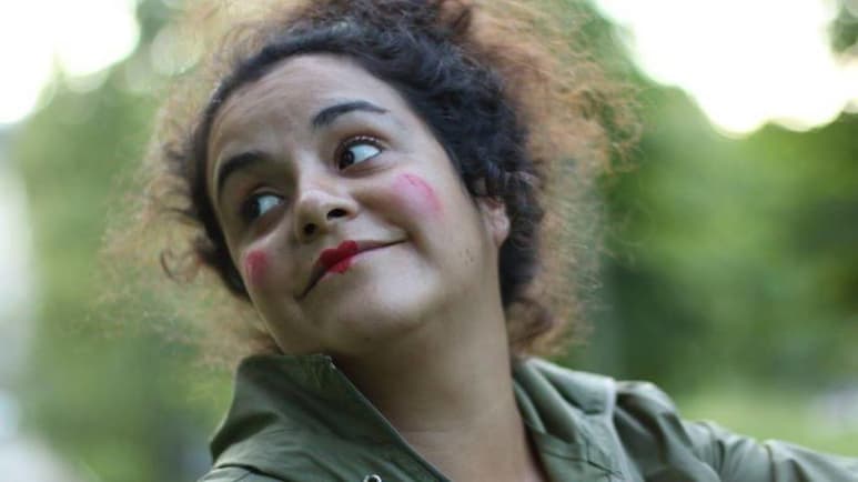 Este es un buen momento para ver las cosas desde los ojos de un payaso, considera la intérprete Gaby Muñoz. Ante todos los cambios que ha implicado la pandemia, en su caso canceló presentaciones por México, China, Alemania y Francia, entre otros países, la actriz de clown piensa que hay que ver las cosas con un punto de vista más ligero. (INTERNET)