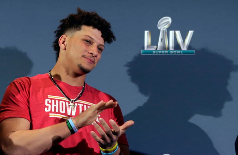 Patrick Mahomes, mariscal de los Jefes de Kansas City, es ahora uno de los dueños de los Reales de las Grandes Ligas. (ARCHIVO)