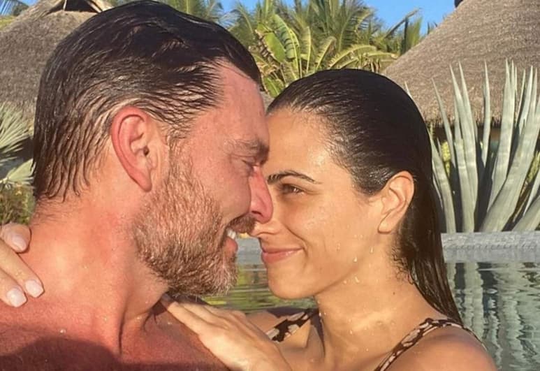 En la imagen, Julián Gil y Valeria Marín se muestran totalmente enamorados. (INSTAGRAM)