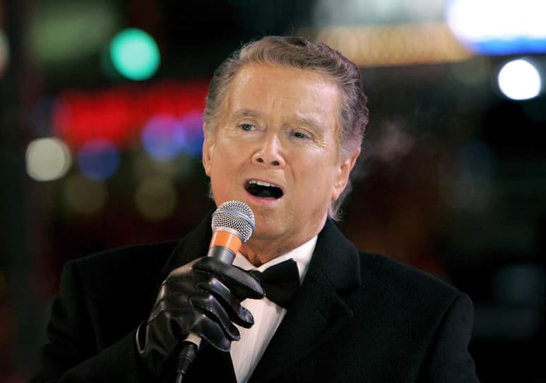 El icónico presentador de televisión estadounidense Regis Philbin, que murió el pasado viernes a los 88 años, falleció a causa de una infarto de miocardio. (ARCHIVO)