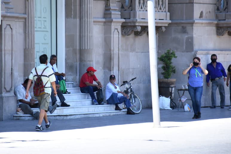 El uso del cubrebocas es obligatorio para evitar más contagios de COVID-19 entre la población. Torreón tiene 567 casos activos. (EL SIGLO DE TORREÓN)