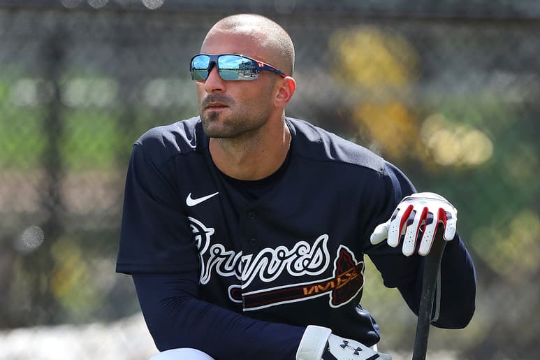 Nick Markakis dijo que no jugaría la temporada de las Grandes Ligas, pero se arrepintió y jugará con los Bravos. (AP)