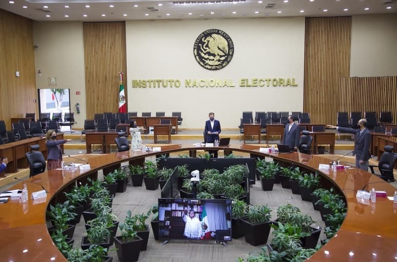 El INE buscará aprobar hoy la fecha para las elecciones.