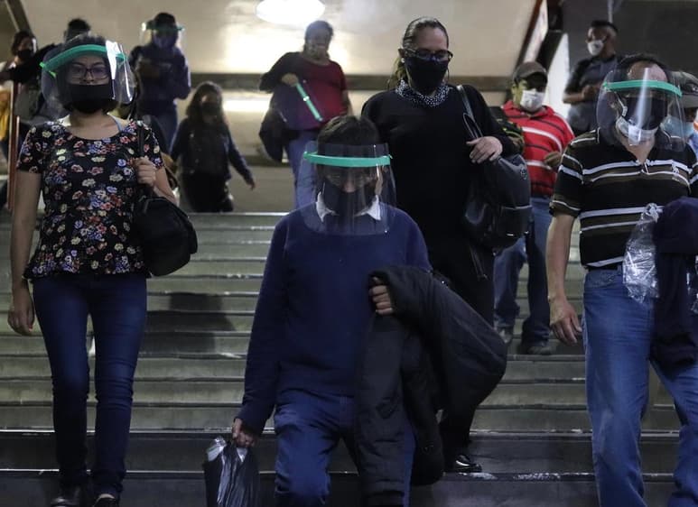 Ante la reactivación escalonada de las actividades, la Universidad Nacional Autónoma de México (UNAM) analiza científicamente la dispersión y la trayectoria de gotas de saliva en espacios públicos, con el objetivo de diseñar las estrategias adecuadas para aminorar el número de casos por COVID-19 en México. (ARCHIVO)